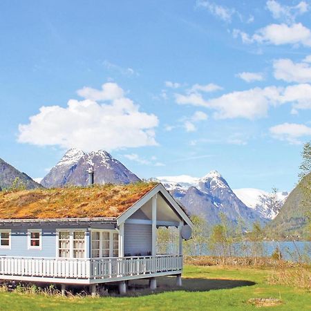 Cozy Home In Fjaerland With House A Mountain View Exteriér fotografie