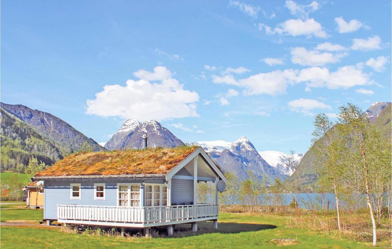 Cozy Home In Fjaerland With House A Mountain View Exteriér fotografie