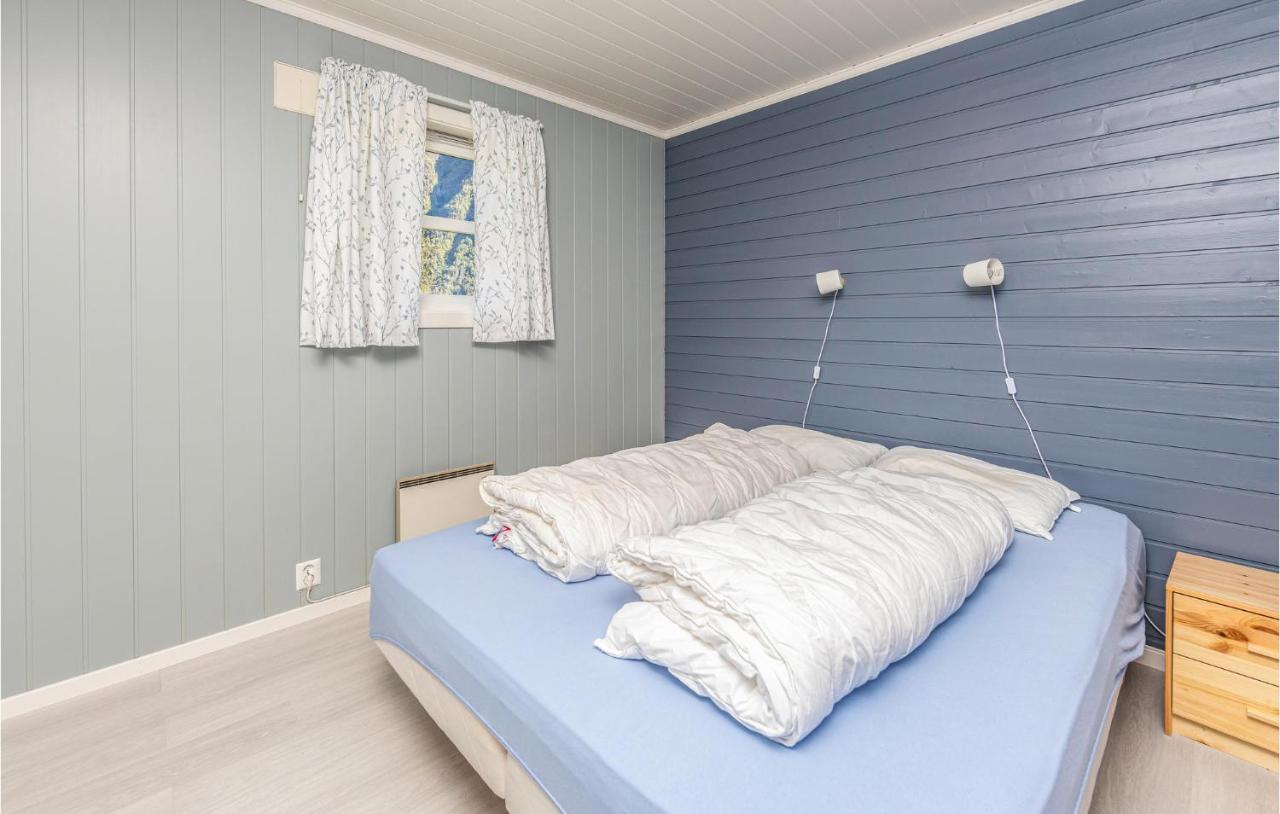 Cozy Home In Fjaerland With House A Mountain View Exteriér fotografie
