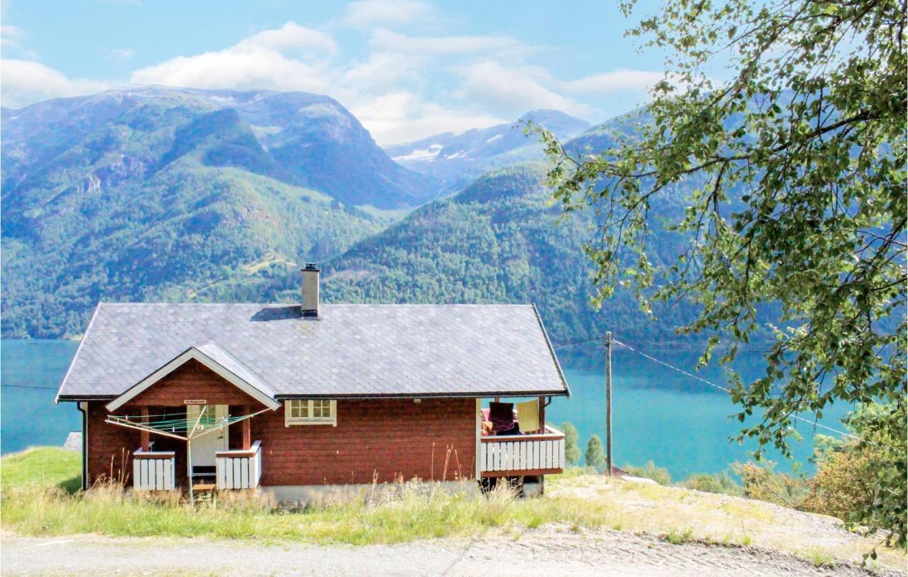 Cozy Home In Fjaerland With House A Mountain View Exteriér fotografie
