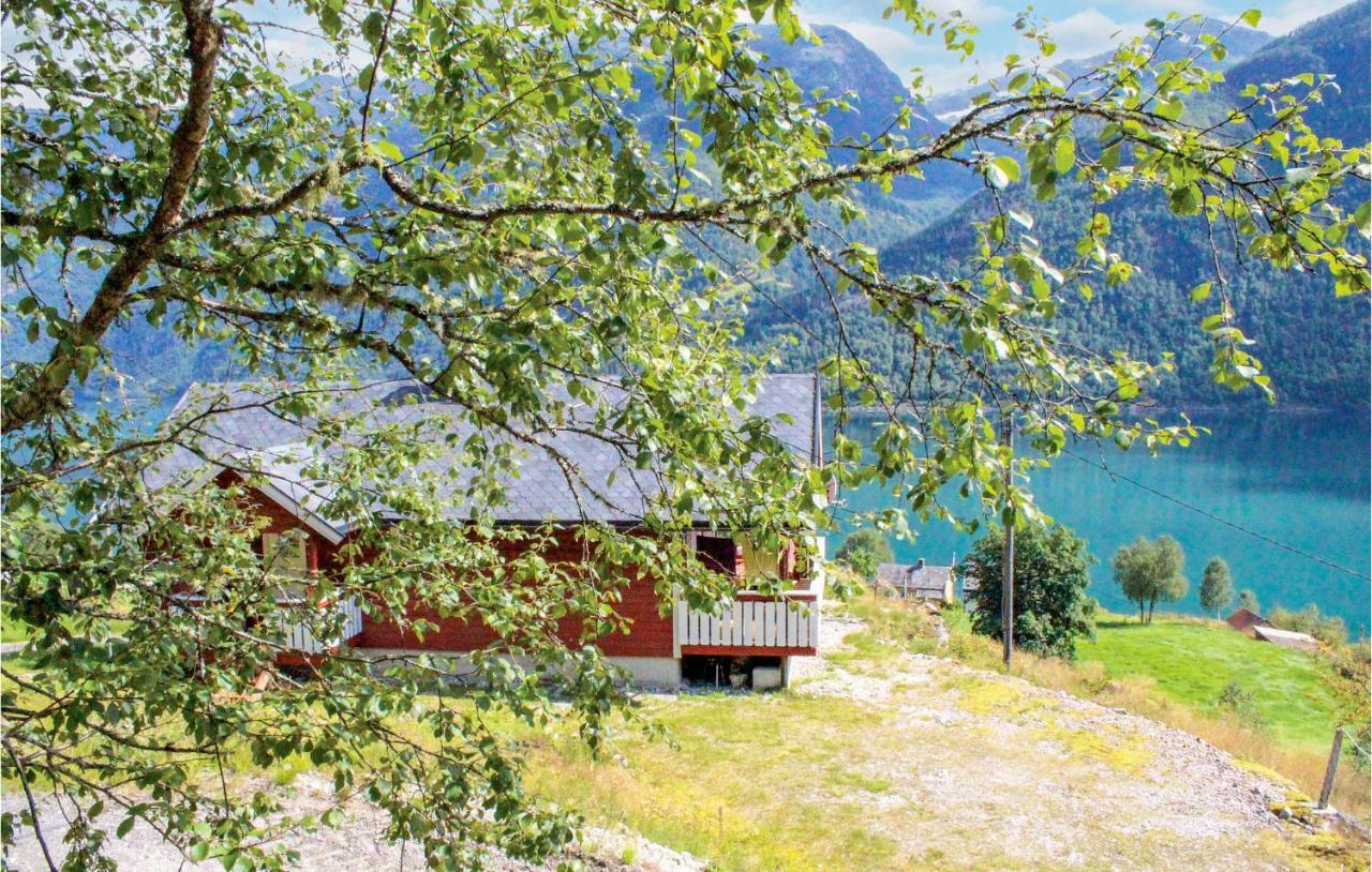 Cozy Home In Fjaerland With House A Mountain View Exteriér fotografie